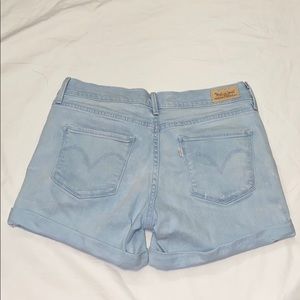 Levis 27 Shorts